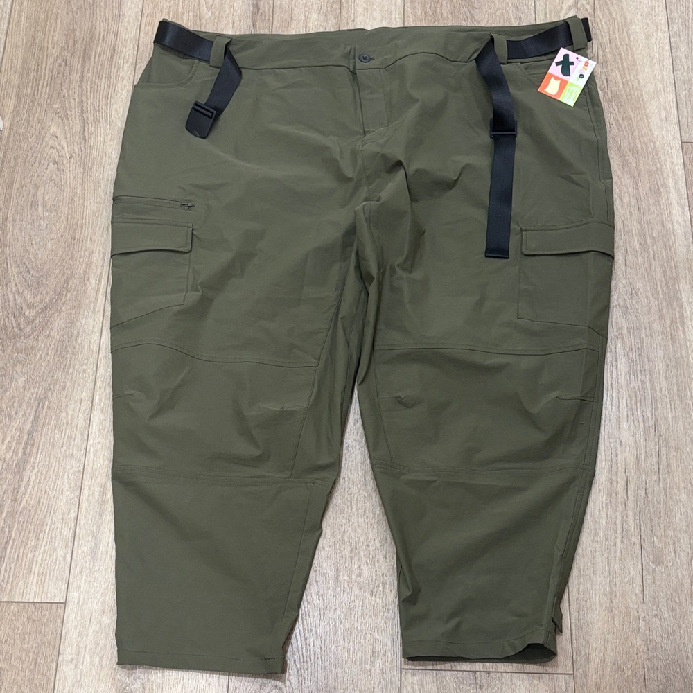 NWT Canadian made Alder Olive Cargo Pants